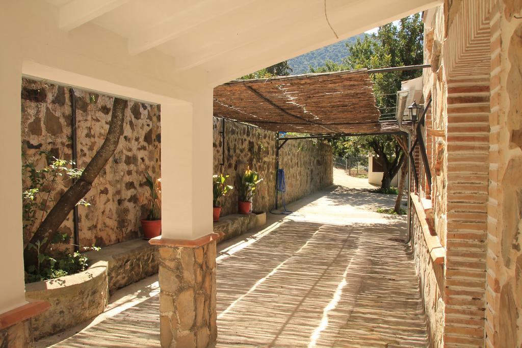 Gasthaus La Fuente De El Nacimiento Benamahoma Exterior foto